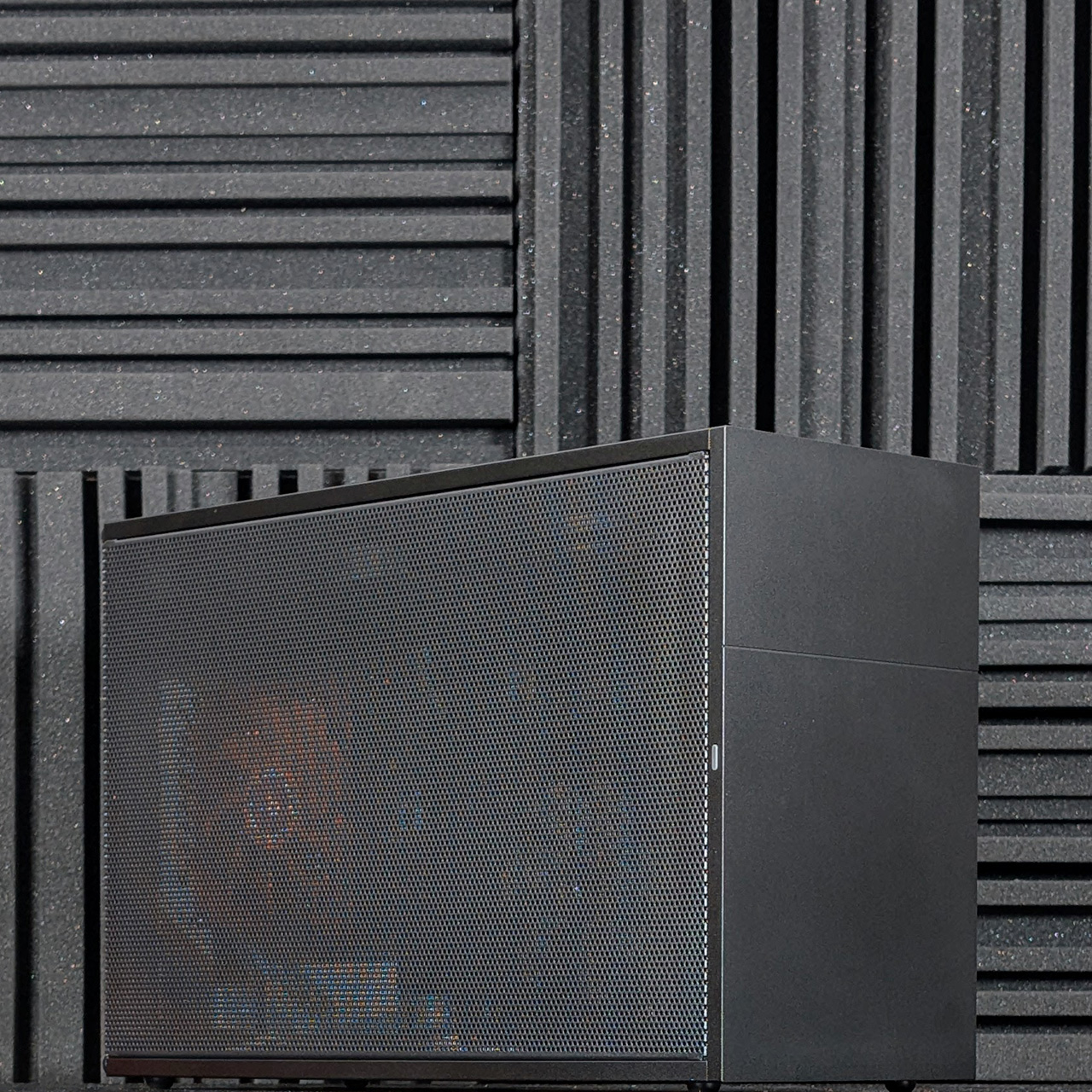 formd t1 v2.5 black custom prebuilt sff mini itx gaming pc closeup