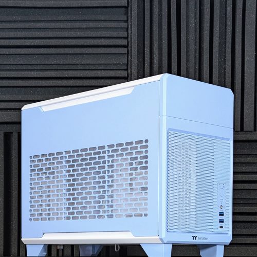 thermaltake tr100 hydrangea blue custom prebuilt sff mini itx gaming pc closeup