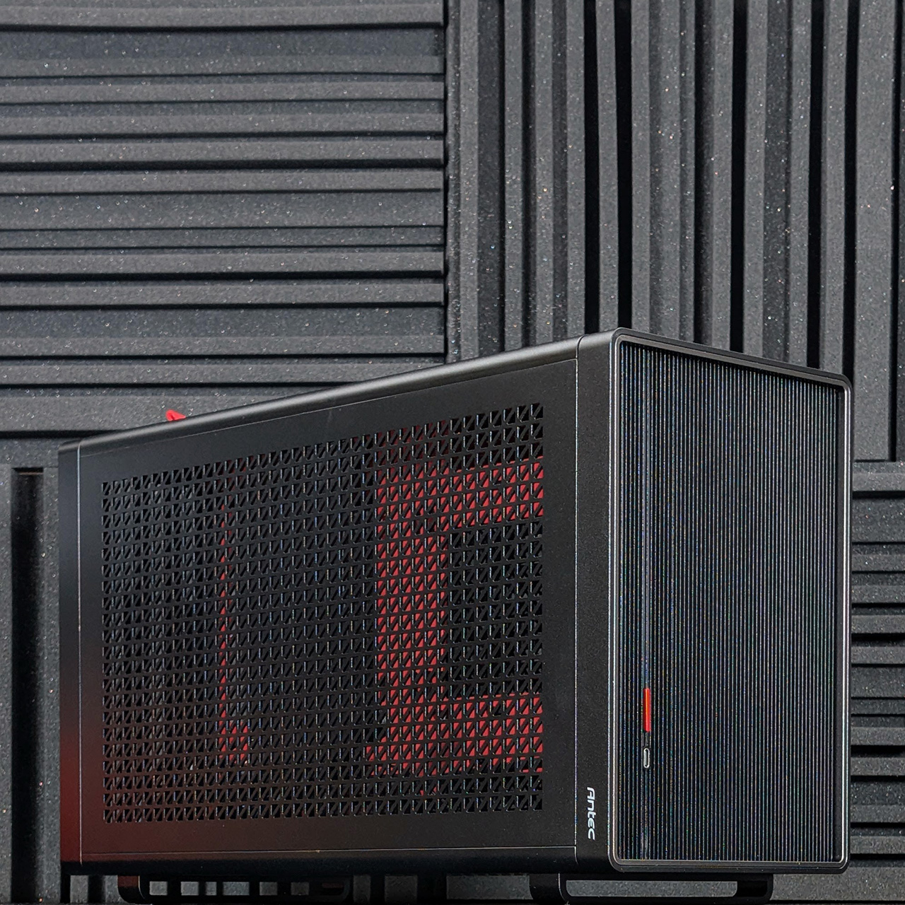 antec-performance-1-m-black-custom-prebuilt-sff-mini-itx-gaming-pc-closeup antec performance 1 m black custom prebuilt sff mini itx gaming pc closeup