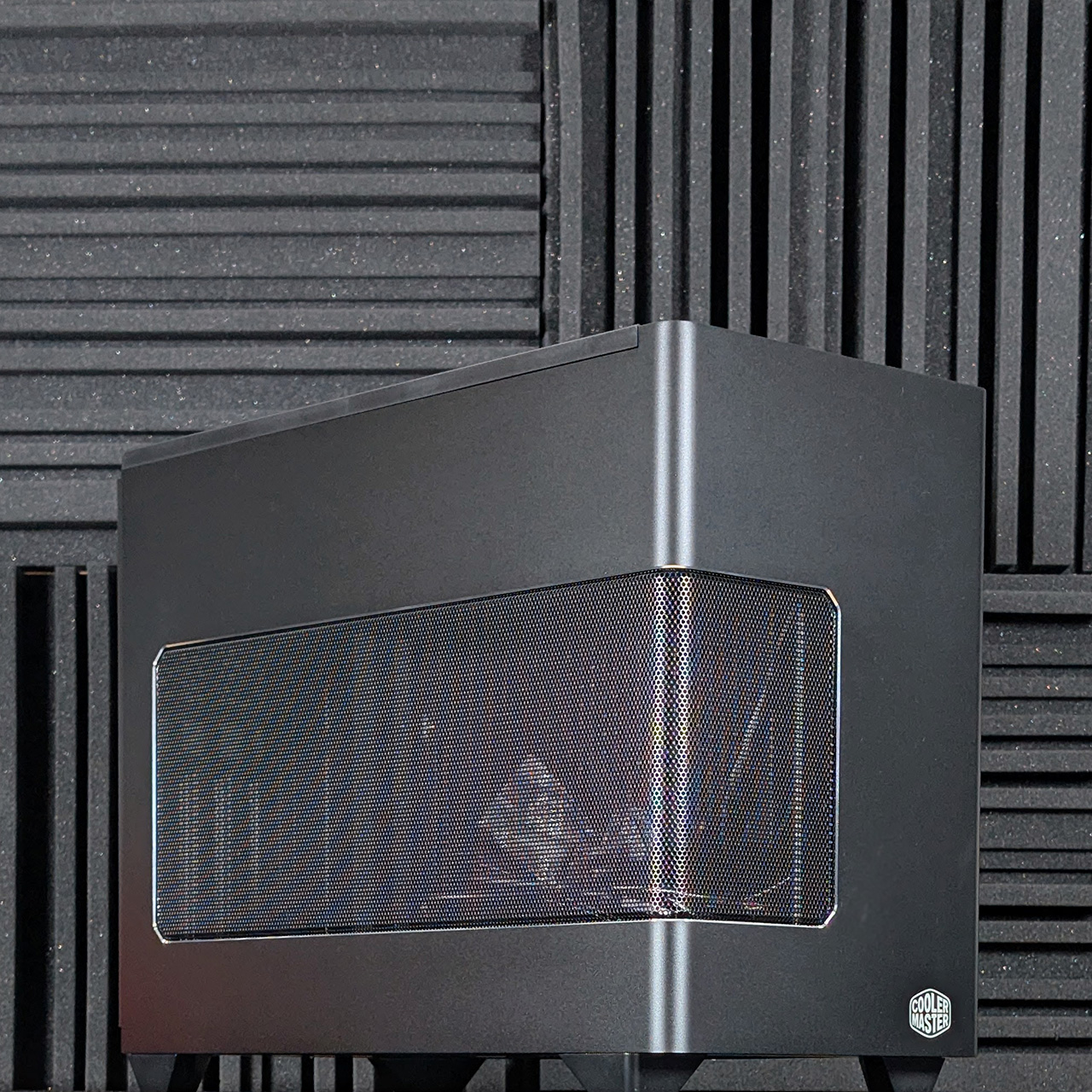 Cooler-Master-NR200P-V3-Custom-Prebuilt-SFF-Mini-ITX-Gaming-PC-closeup Cooler Master NR200P V3 Custom Prebuilt SFF Mini ITX Gaming PC closeup