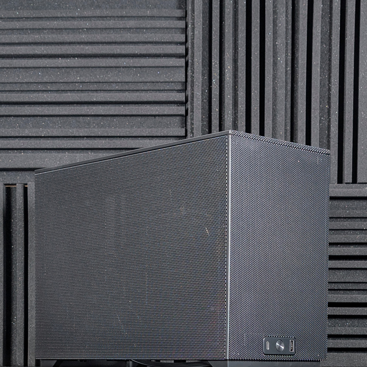 SSUPD-Meshroom-D-custom-prebuilt-sff-mini-itx-gaming-pc-closeup SSUPD Meshroom D custom prebuilt sff mini itx gaming pc closeup