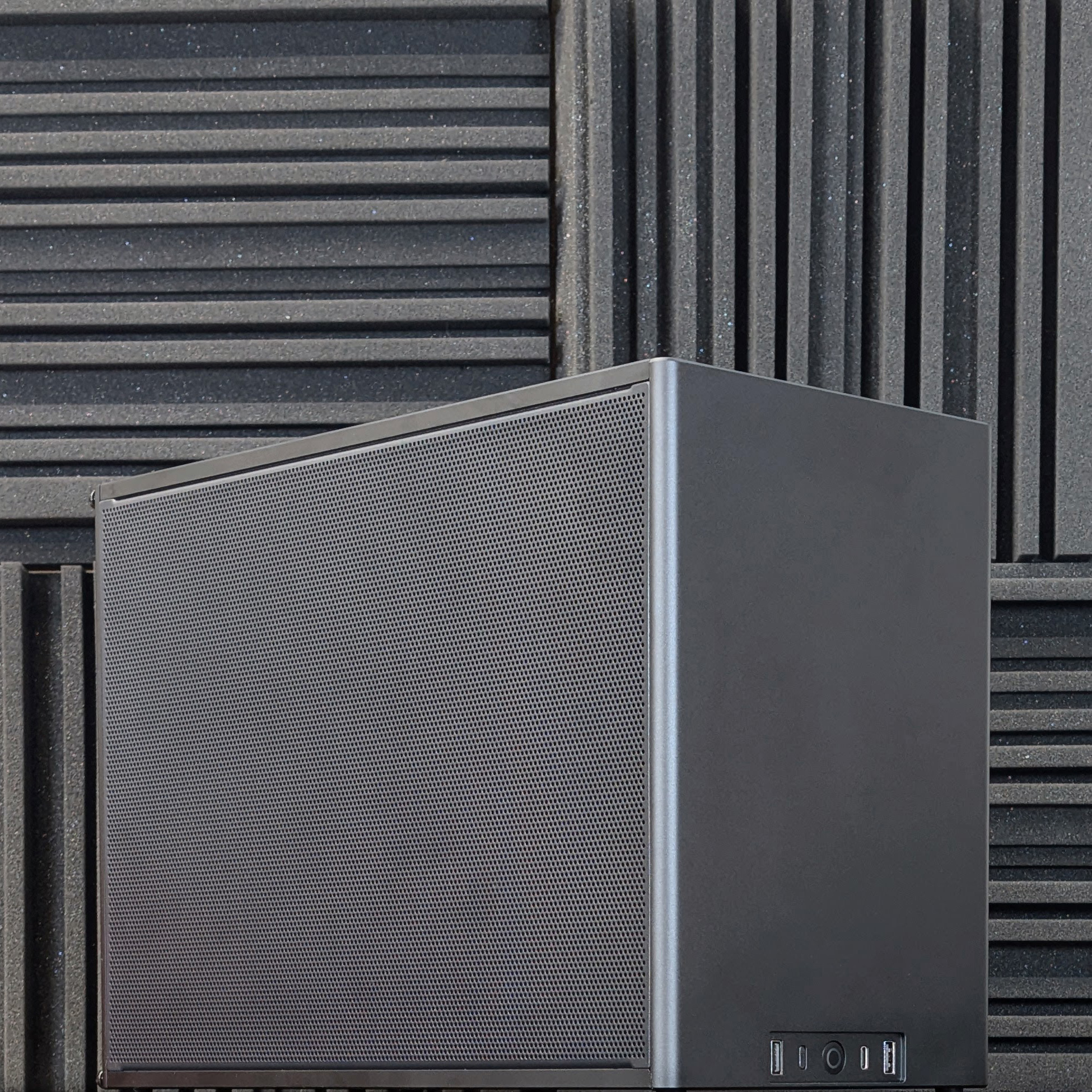 ncase-m3-round-black-custom-prebuilt-sff-mini-itx-gaming-pc-closeup ncase m3 round black custom prebuilt sff mini itx gaming pc closeup