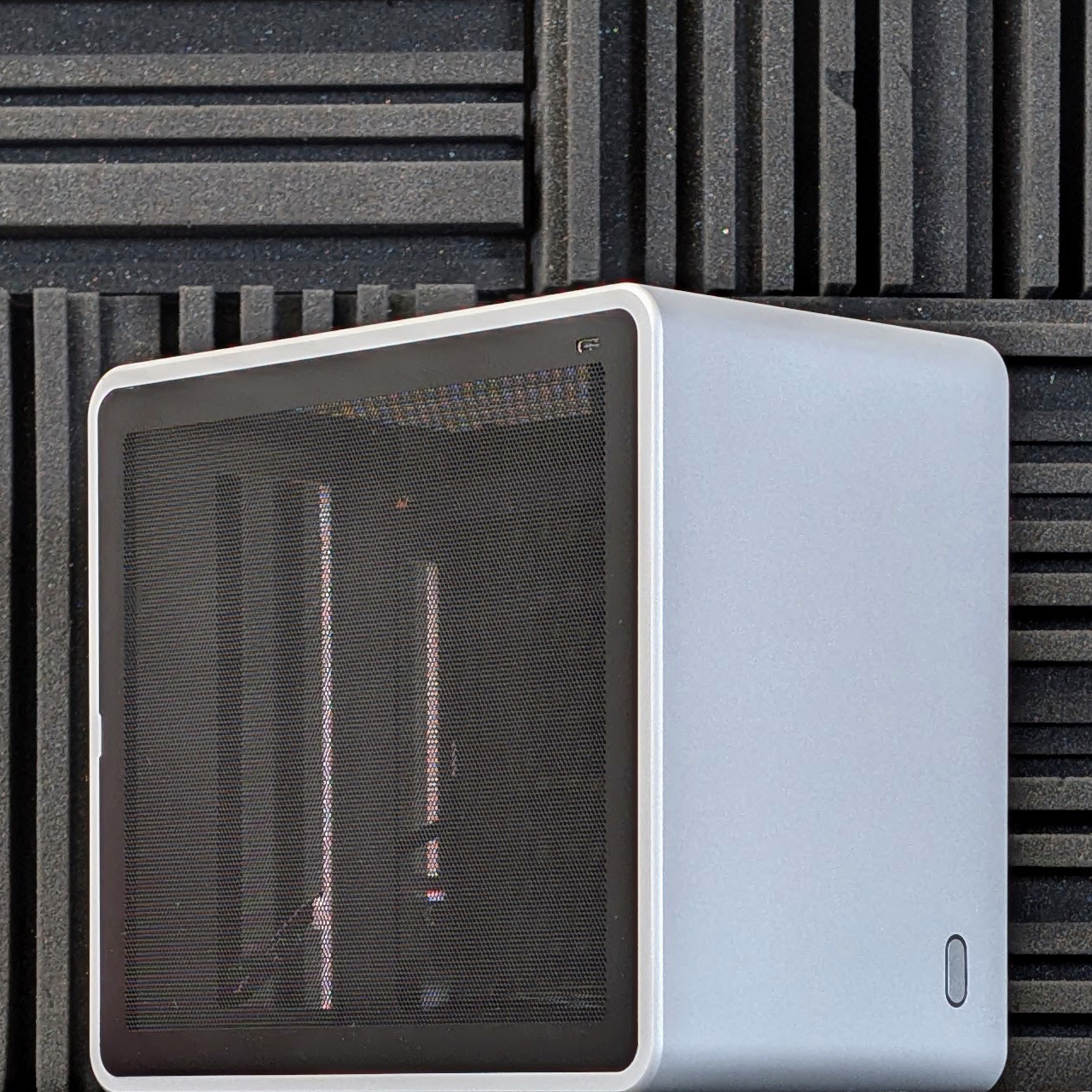 cooj sparrow mq6 silver custom prebuilt sff mini itx gaming pc closeup