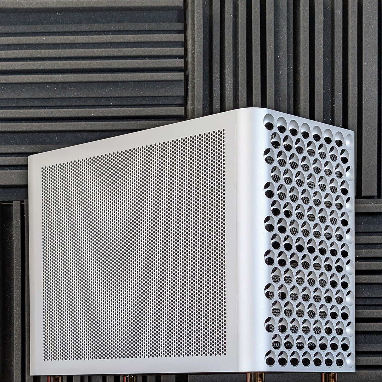 mcprue apollo s v5 silver custom prebuilt sff mini itx microatx gaming pc closeup