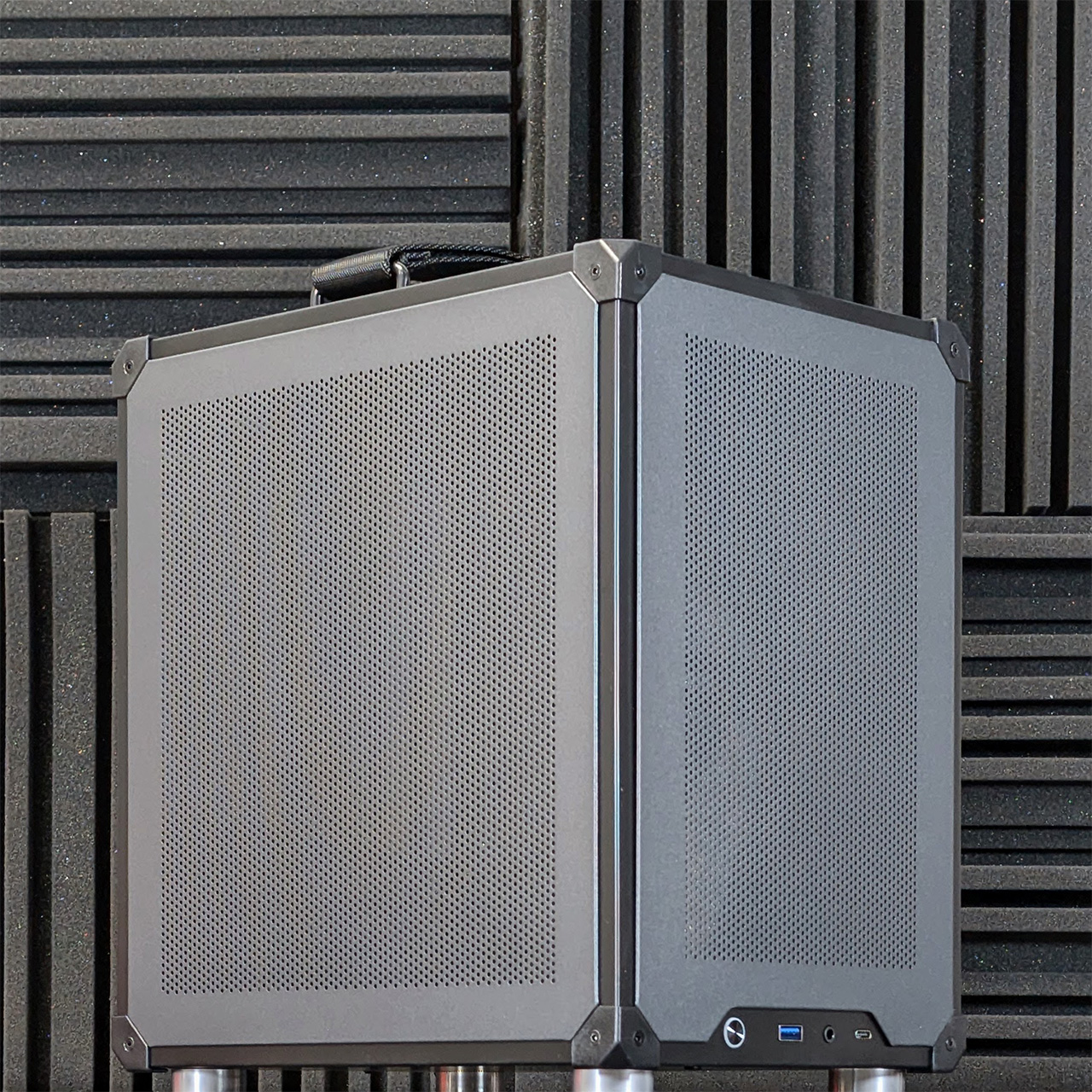 jonsbo-c6-black-custom-prebuilt-sff-mini-itx-matx-gaming-pc-closeup jonsbo c6 black custom prebuilt sff mini itx matx gaming pc closeup