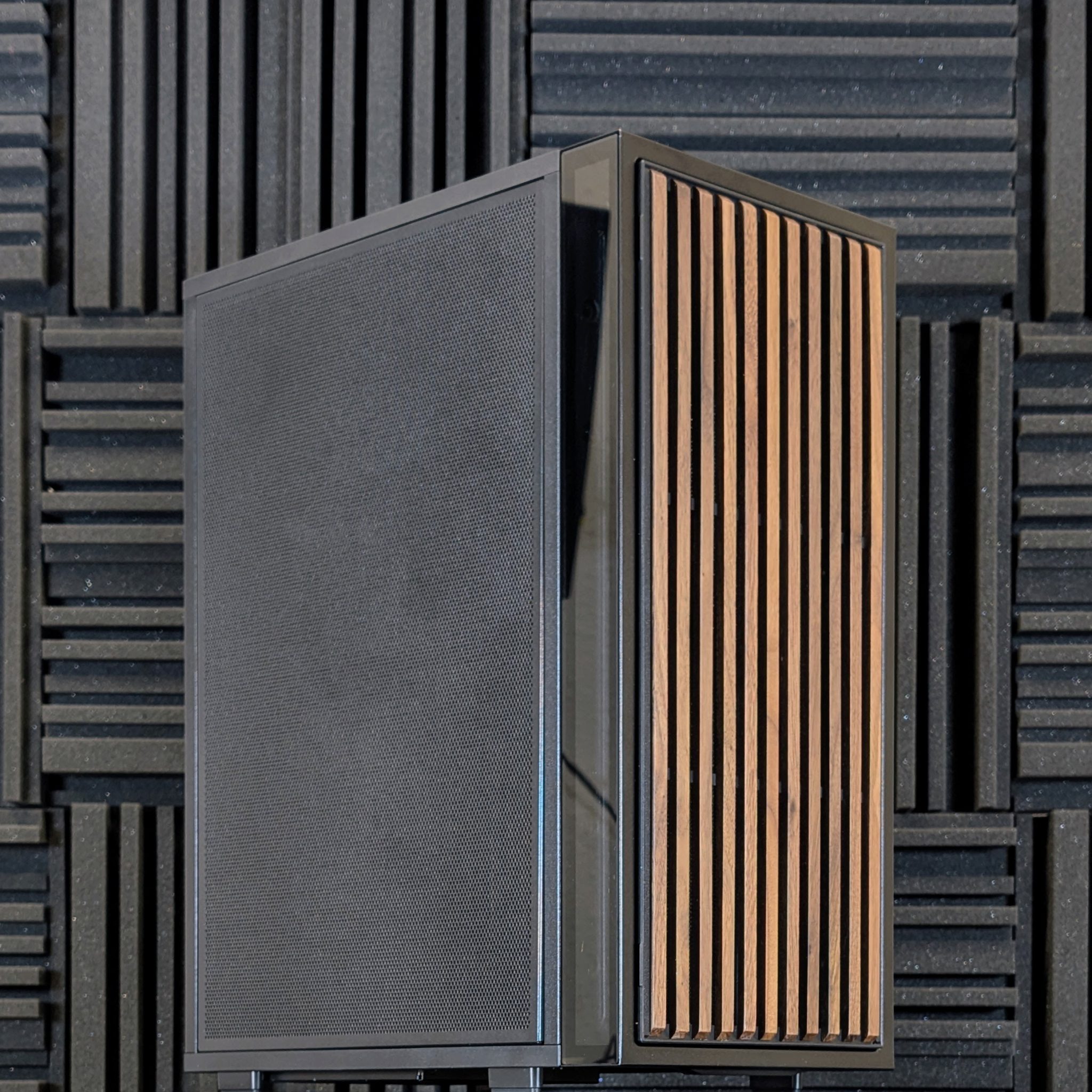 lian li b4 matx tg custom prebuilt sff mini itx microatx gaming pc vertical closeup scaled